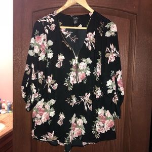 Quarter sleeve flowery top